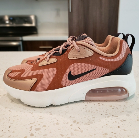 Nike Shoes - NIKE AIR MAX 200 /MTLC RED BRONZE